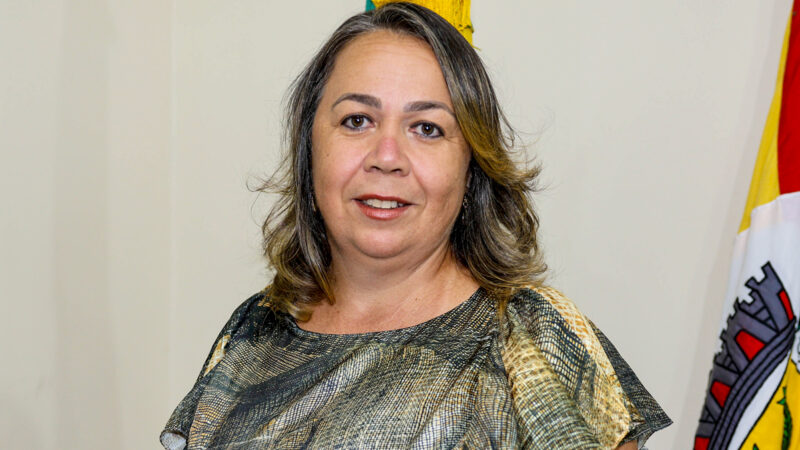 Vereadora Claudia Regina M. Bom, solicita contratação de Técnico de Raio X em Glória de Dourados.