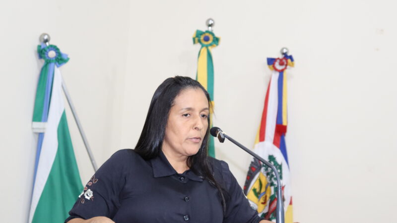 Vereadora Lucinéia Marinho de Oliveira Nogueira, apresenta e Câmara de vereadores aprova moção de Congratulação ao S.r. Luiz Barbosa de Oliveira.