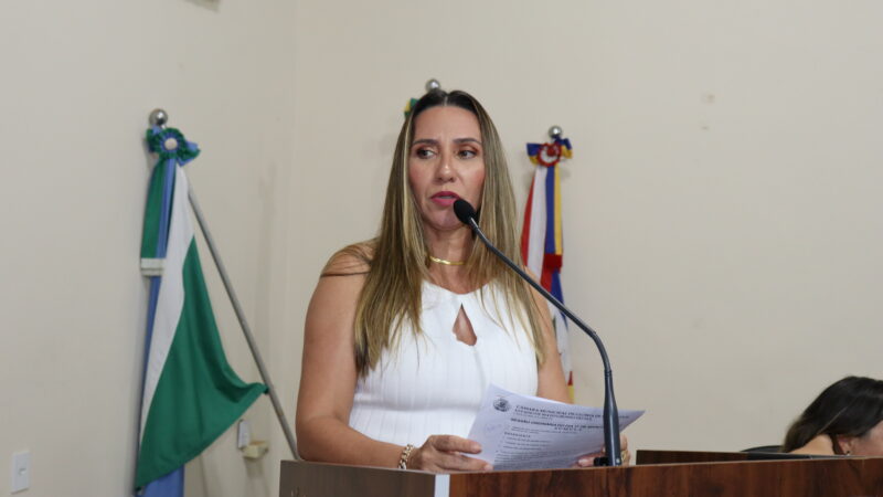 Vereadora Eliane Monteiro de Brito, MDB, solicita poda de árvores próximas aos correios.