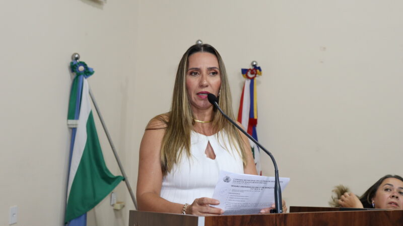 Vereadora Eliane Monteiro de Brito, MDB, solicita troca de lâmpadas e limpeza do terreno municipal atrás da UEMS.