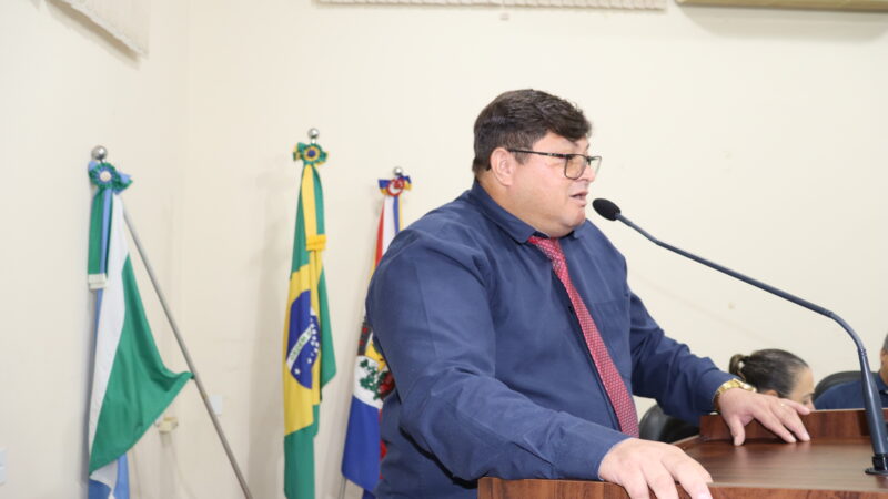 Vereadores Carlito Eleutério dos Santos, PT, Milton Cesar Gomes, PSDB, Eliane Monteiro de Brito, MDB, solicitam providências na adesão da Campanha Pública de Castração de Cães e Gatos.