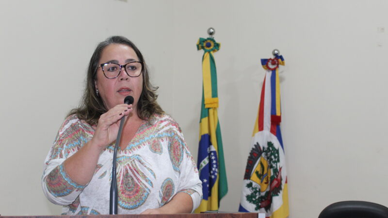 Vereadora Claudia Regina Marangoni Bom, PP, solicita informações sobre dias e horários de atendimento médico pediátrico no município.