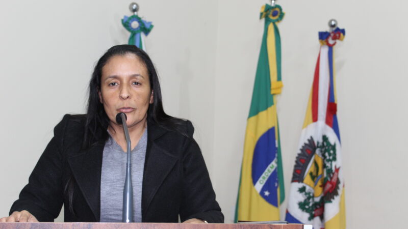 Vereadora Lucineia Marinho de Oliveira Nogueira, PSD, solicita ao prefeito que transforme o cargo de Auxiliar de enfermagem em Técnico de enfermagem.