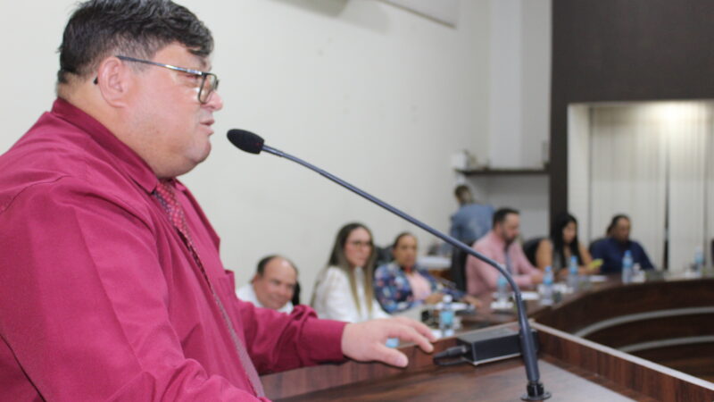 Vereador Carlito Eleutério dos Santos, PT, recebe emenda parlamentar no valor DE R$ 50 mil do deputado Zeca do PT para a Escola Eufrosina Pinto.