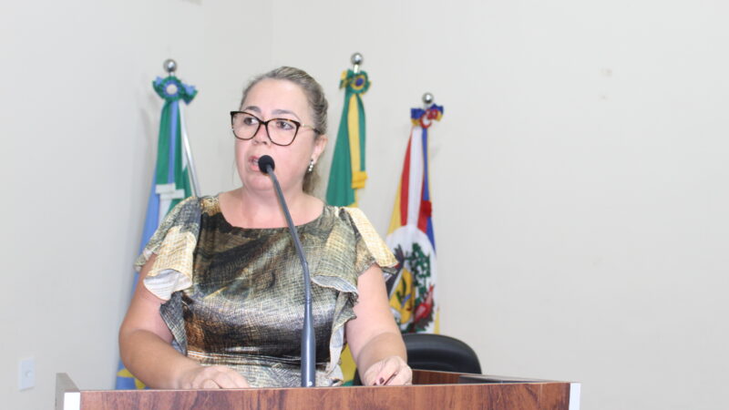 Vereadora Claudia Regina Marangoni Bom, PP, solicita informações sobre quais motivos as seguintes obras estão paradas e inacabadas.