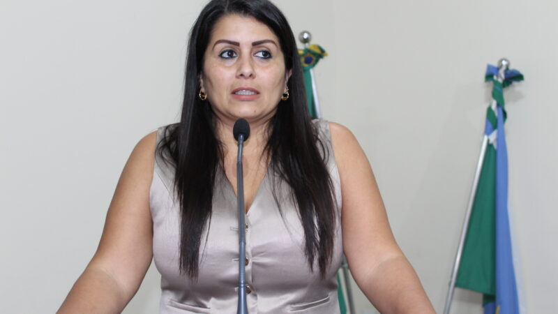 Vereadora Fabiana Machado, PSDB, solicita aquisição de 02 (dois) aparelhos de eletrocardiograma.