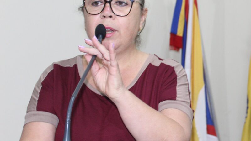 Vereadora Claudia Regina Marangoni Bom, PP, solicita ao Poder Executivo Municipal, juntamente com a Secretaria competente, que analise a possibilidade de realizar o pagamento de gratificação de insalubridade.