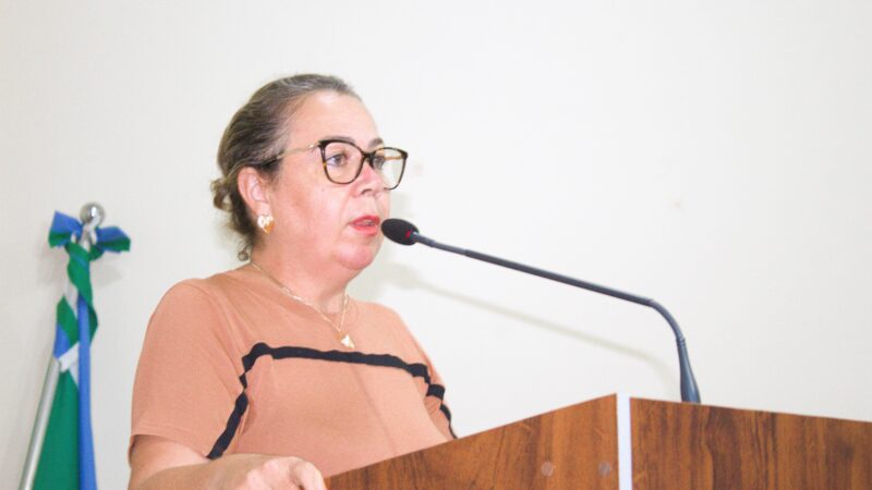 Vereadora Claudia Regina Marangoni Bom, PP, solicita uniformes e sapatos para componentes da Banda Marcial José de Azevedo.
