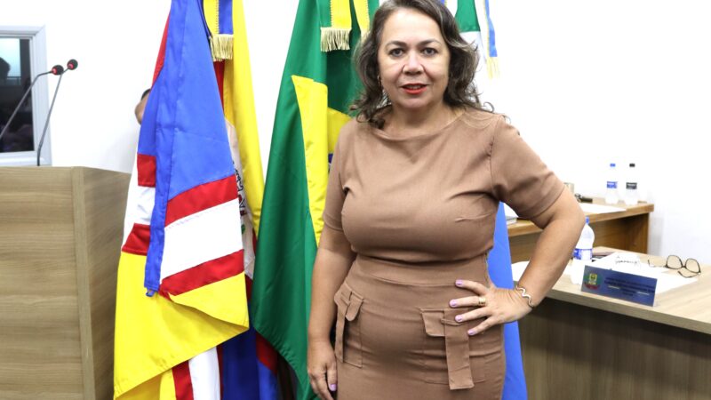 Vereadora Claudia Regina Marangoni Bom apresenta indicação para redução da taxa de lixo em Glória de Dourados.