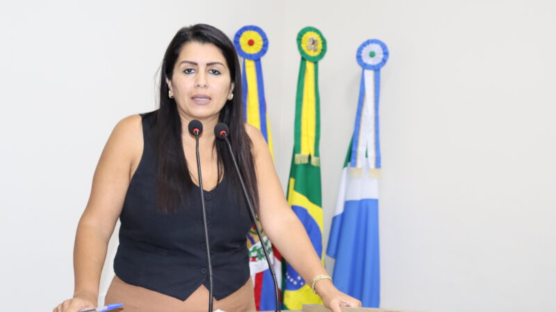 Vereadora Fabiana Machado solicita ações de conscientização no trânsito.