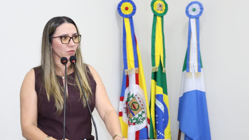 Vereadora Eliane Monteiro solicita concessão de vale-alimentação para merendeiras e zeladoras.
