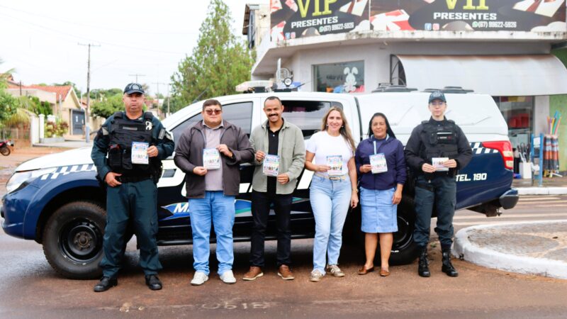 Vereadores realizam Blitz educativa para reforçar combate aos maus-tratos de animais em Glória de Dourados.