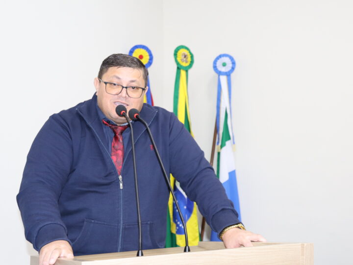 Vereador Carlito Eleutério solicita implantação de estacionamento transversal em frente à Escola Estadual Profª Eufrosina Pinto.
