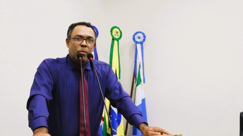 Vereador José Roberto das Neves reivindica redutores de velocidade na Vila Industrial.