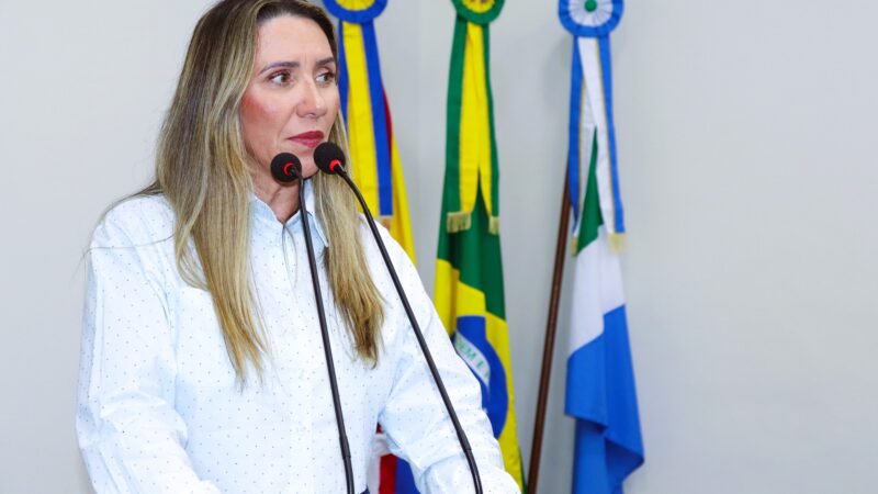 Vereadora Eliane Monteiro solicita banheiros adaptados e cozinha para a quadra e barracão de Guaçulândia.