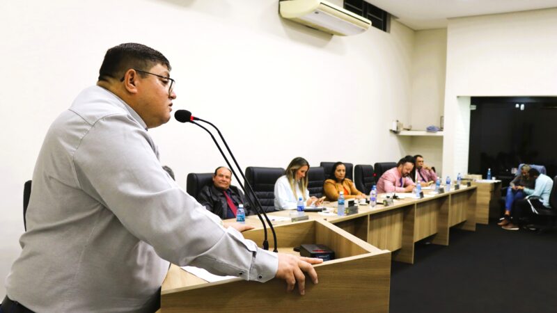 Vereador Carlito do PT solicita reforma e revitalização dos pontos de ônibus em Glória de Dourados.
