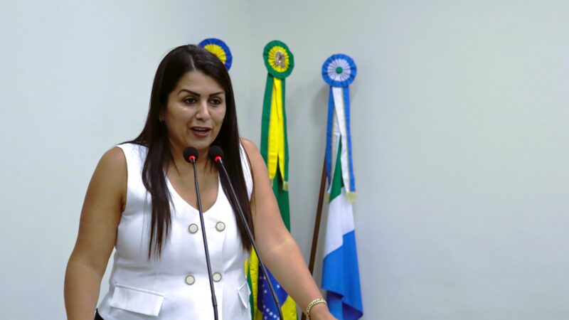 Vereadora Fabiana da Saúde solicita patrolamento e cascalhamento para a 8ª Linha Nascente.