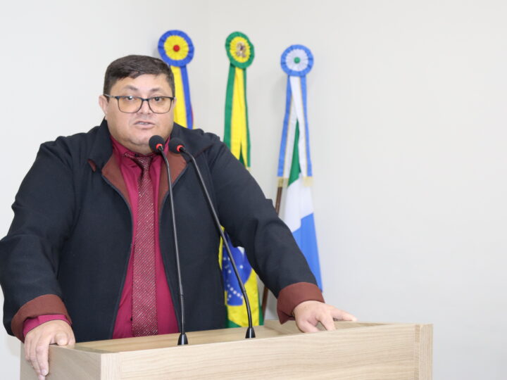 🌳Vereador Carlito Eleutério pede plantio de árvores em frente ao CRAS de Glória de Dourados.