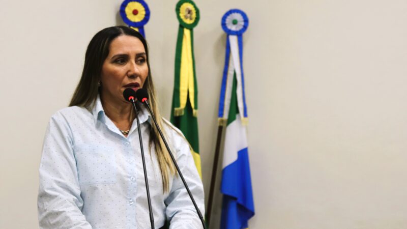 Vereadora Eliane Monteiro cobra providências sobre limpeza e fiscalização de terrenos baldios em Glória de Dourados.