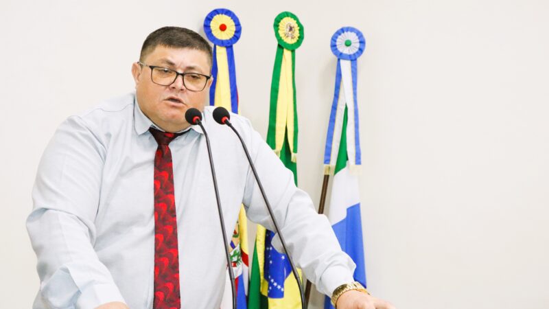 Vereador Carlito Eleutério solicita criação de estacionamento público na região escolar de Glória de Dourados.