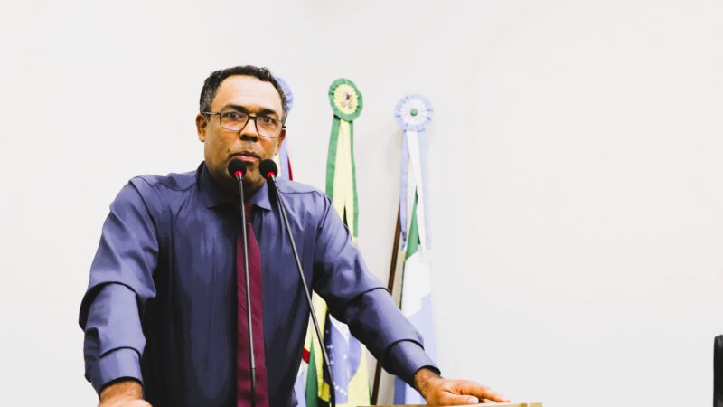 🚨 URGENTE: Vereador cobra reforma de ponto de ônibus na Av. Presidente Vargas em Glória de Dourados.