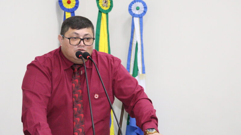 Vereador Carlito Eleutério solicita limpeza e manutenção urgente em bacia de infiltração na Rua Cassava.